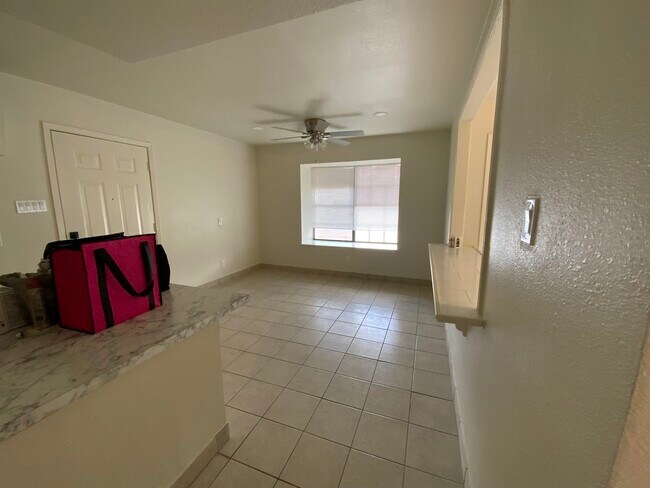 Building Photo - 119 Tours Ln
