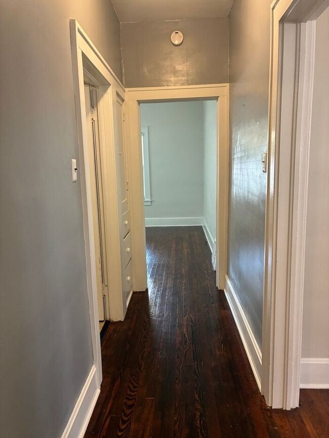 Building Photo - Charming North Side 2 Bedroom Home Near ISU Memorial Stadium!