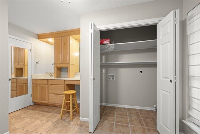 Building Photo - 14020 Schroeder Rd