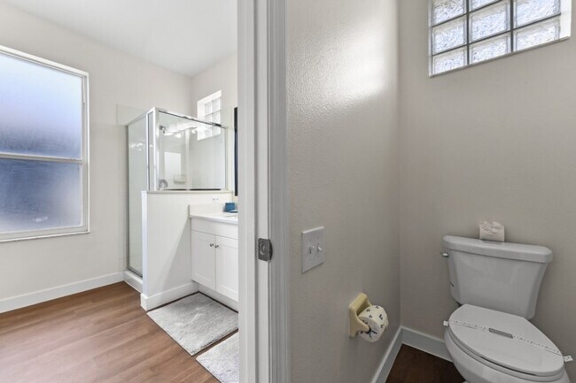 Building Photo - 8022 King Palm Cir