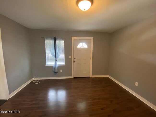 Building Photo - 707 Satsuma Ave