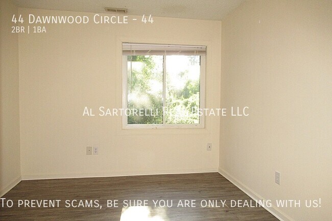 Building Photo - Pet Friendly Condo close to town and ready...