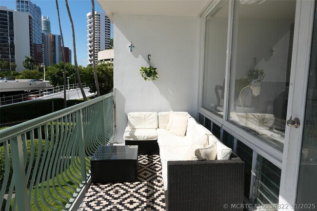 Building Photo - 1408 Brickell Bay Dr