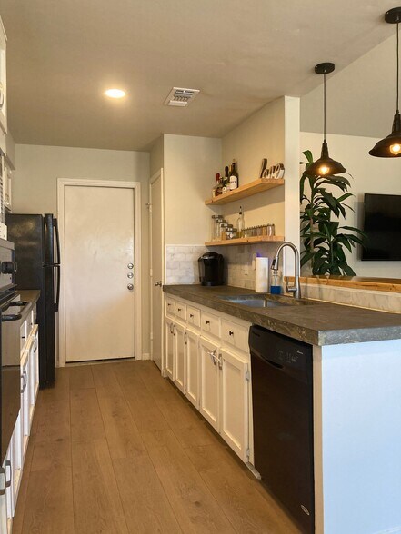Building Photo - 4505 N Heron Dr