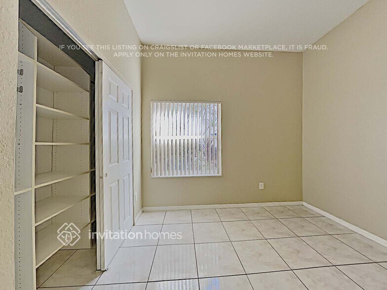 Building Photo - 1422 SW 158th Ave