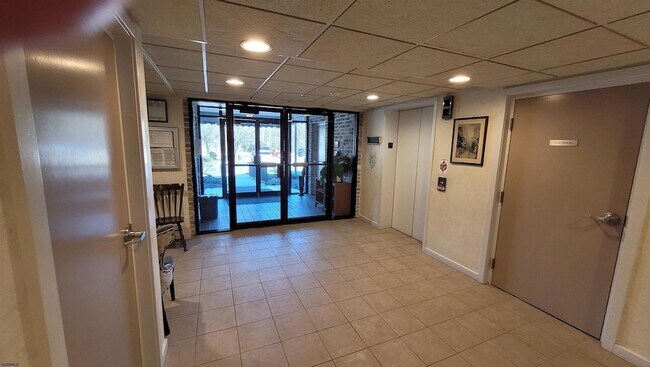 Building Photo - 4310 Dolphin Ave