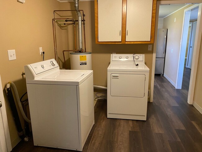 Building Photo - Cozy Silvis Home With Huge Fenced Yard and Attached Garage!