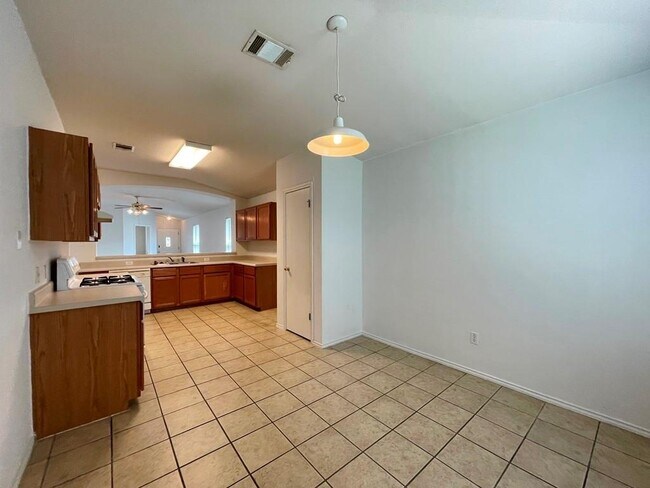 Building Photo - 600 Golden Gate Dr