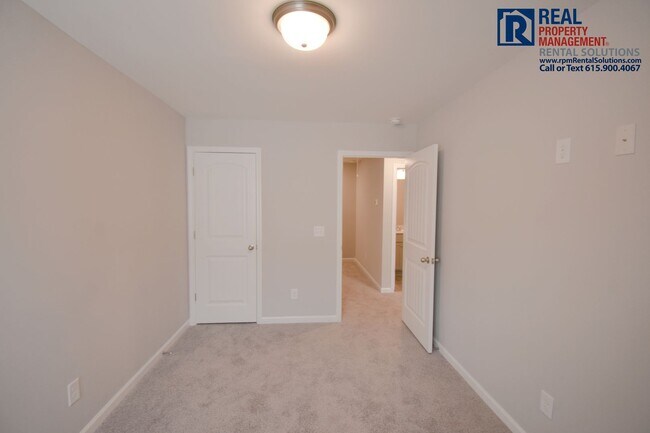 Building Photo - BRAND NEW 3BD/2.5BA townhome in LaVergne!