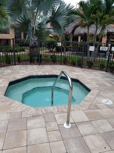 Building Photo - Rose Garden Furnished Unit Available May - Nov