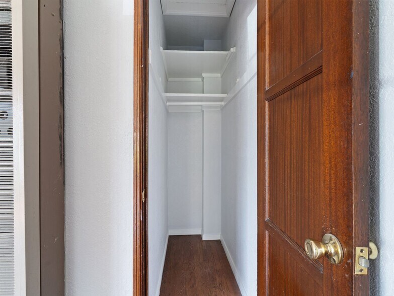 Building Photo - 801 St Louis Ave