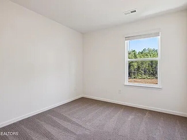 Building Photo - KODAK LOCATION! Lots of Amenities!!