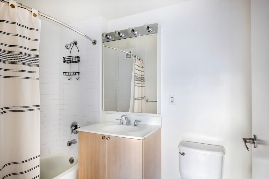 Building Photo - 4-75 48th Avenue-SI FL39-ID1613