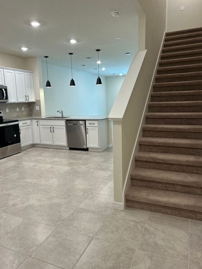 Building Photo - Move In ASAP!! - Brand New 3 bedroom 2.5 bath Townhouse for rent in Kissimmee, FL.