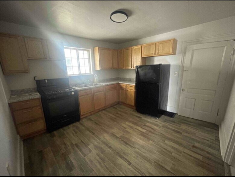 Primary Photo - 311 Quarry St