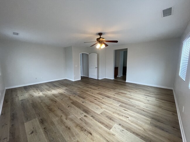 Building Photo - 37280 Parkway Dr