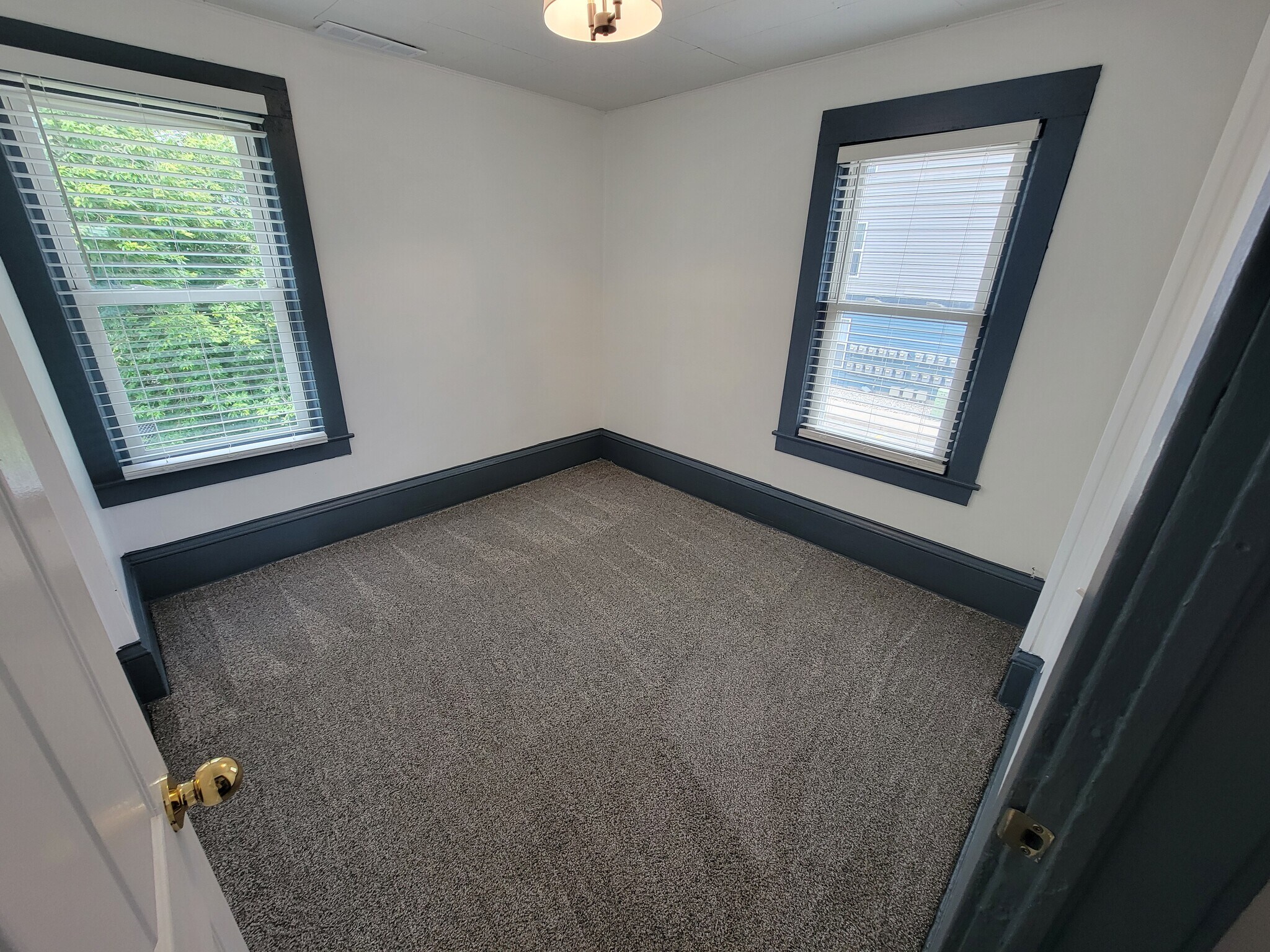 Bedroom - 607 Manchester St