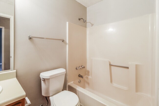 Building Photo - 2175 Red Rose Ln