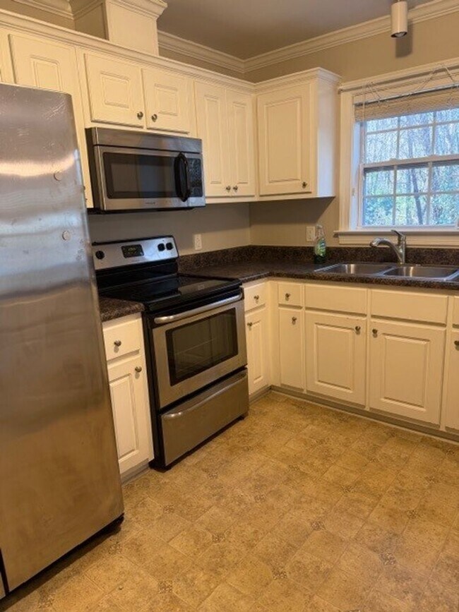 Building Photo - 105 Tillage Pl