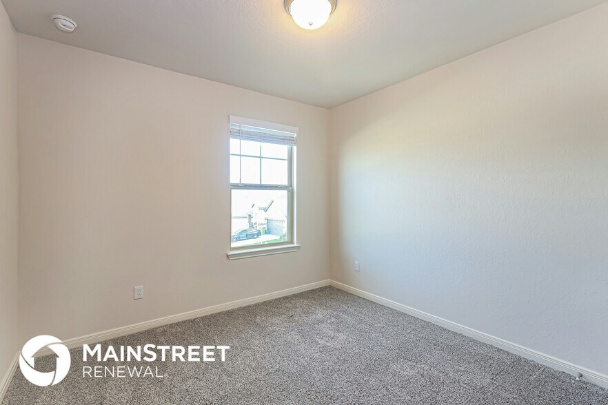 Building Photo - 1402 Arcadian Lily