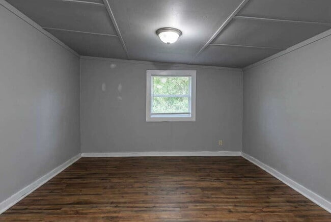 Building Photo - 122 Collins Rd