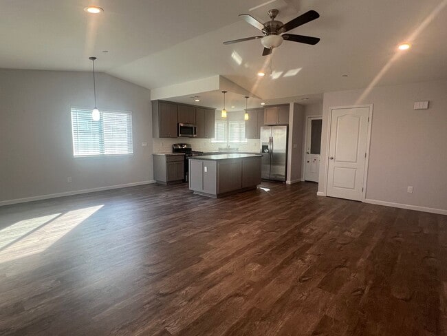 Building Photo - 3 Bedroom home in Candlewood Estates