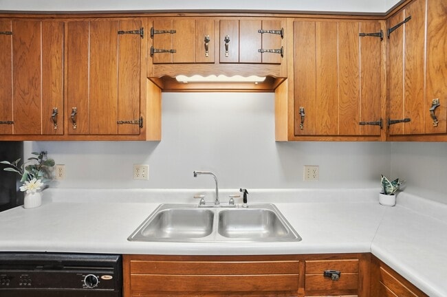 Building Photo - 9412 Vista Park Dr