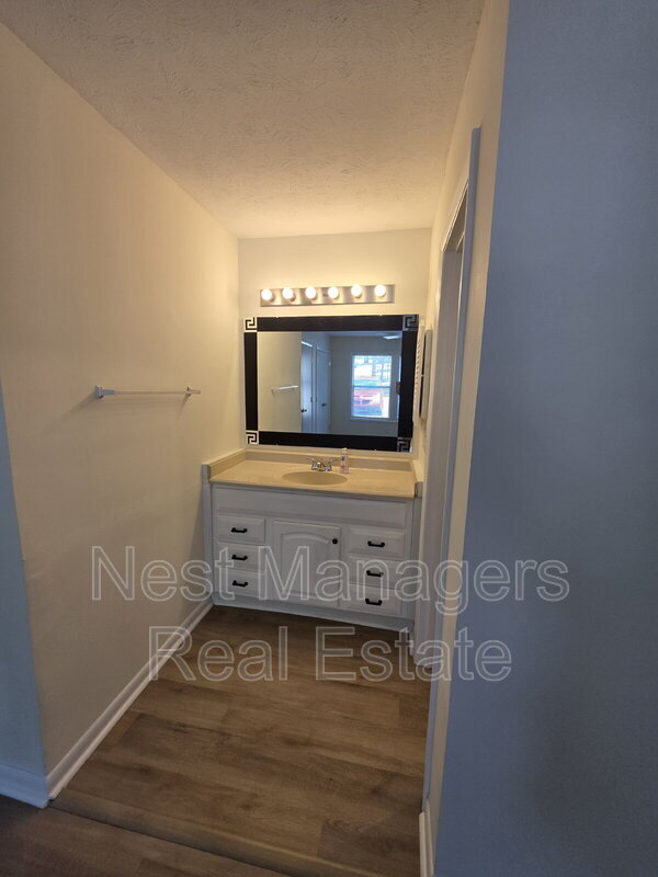 Building Photo - 6780 Willowbrook Dr