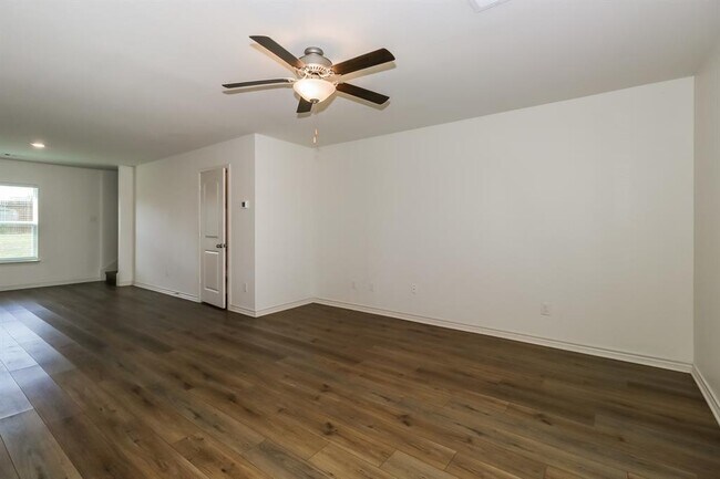 Building Photo - 200 Cres Park Dr