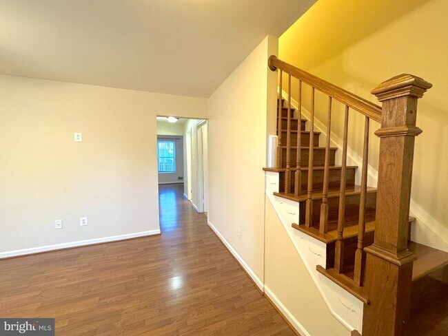 Building Photo - 2404 Albot Rd