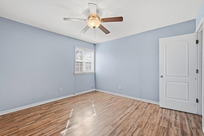 Building Photo - 1741 Pasadena Dr
