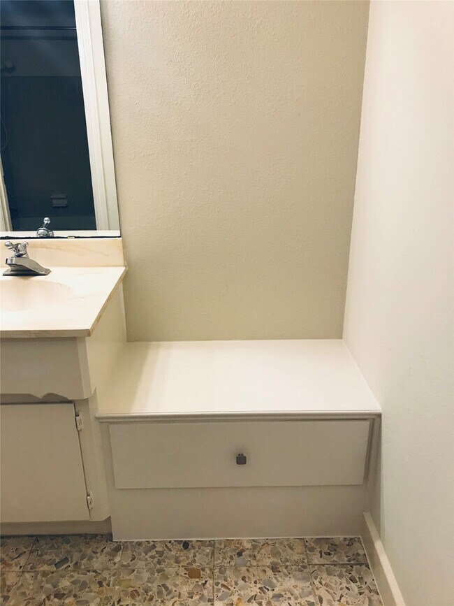 Building Photo - 3110 Springhill Dr