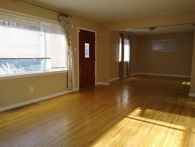 Building Photo - Stunning Ranch Home - Amazing Location - Backs up to Cherry Creek Trail