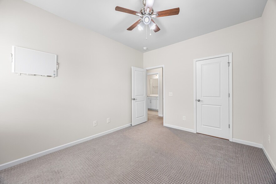 Building Photo - 529 Madison Falls Ct