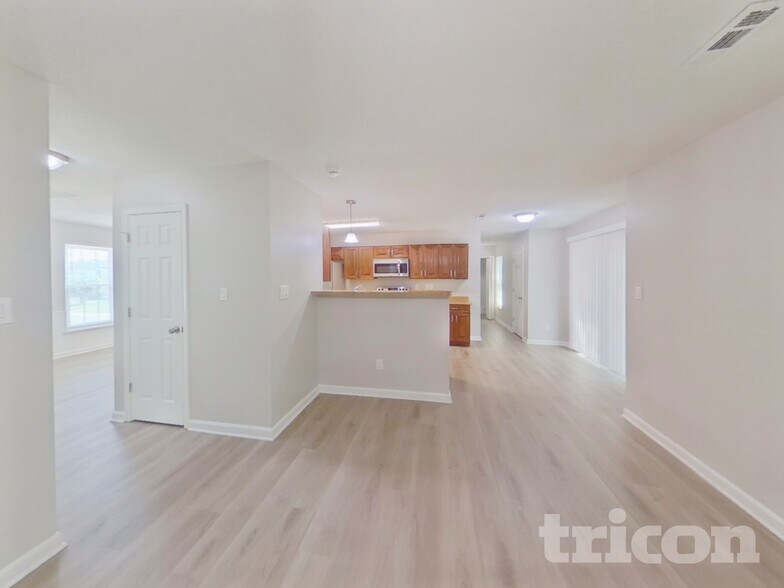 Building Photo - 701 Barbee Farm Dr