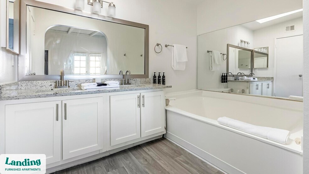 Building Photo - 5272 Tamarus St