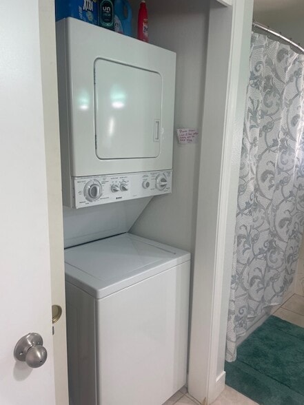 Building Photo - 257 SW Ebb Ave