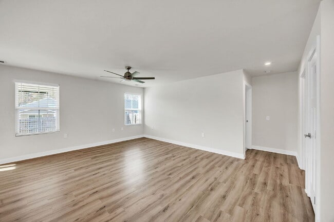 Building Photo - Beautiful 3BR / 2BA Craftsman-Style Home in Durbin Oaks in Fountain Inn $1995/mo***