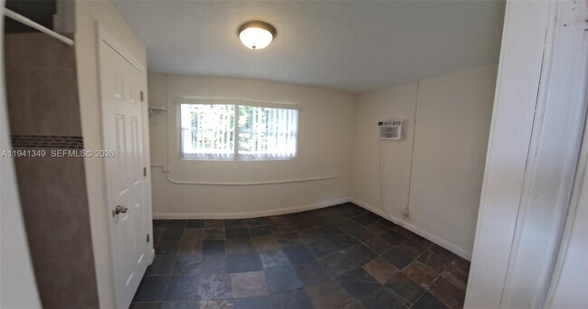 Building Photo - 335 SW 18th Ave