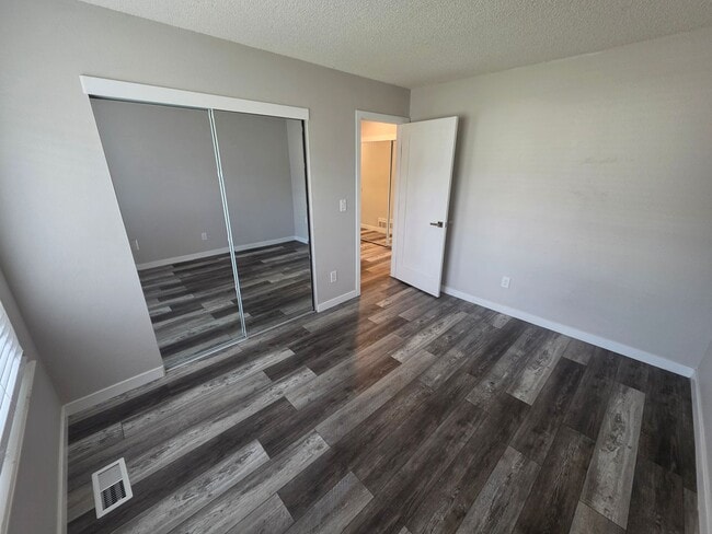 Building Photo - 6094 S Kingston Cir