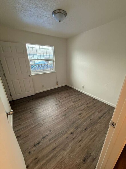 Building Photo - 560 3rd St