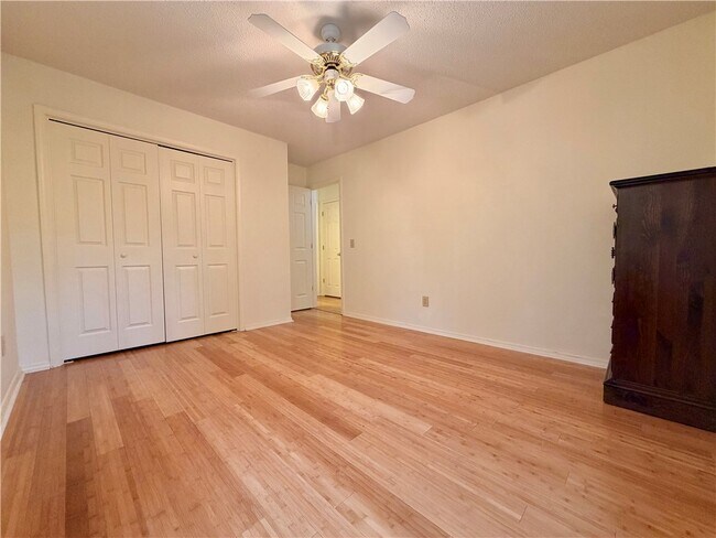 Building Photo - 11 Blakeney Ln