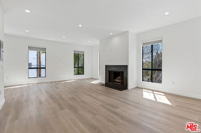 Building Photo - 9191 Charleville Blvd
