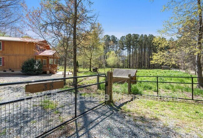 Building Photo - 35 Hedgecock Farm