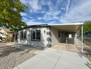 Building Photo - Beautifully spacious 2 bedroom 2 bath