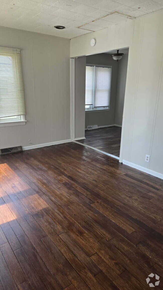 Building Photo - 50% discount on first month's rent with ap...