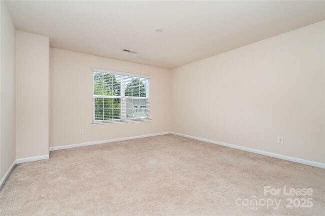 Building Photo - 493 Twelve Oaks Ln