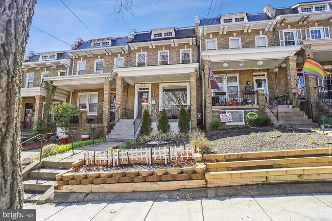 Building Photo - 416 Longfellow St NW
