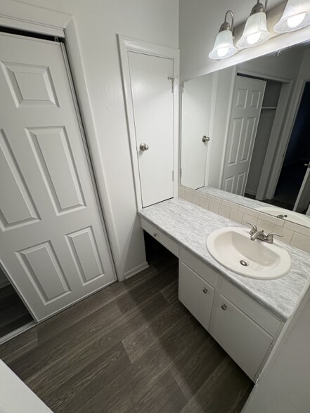 Building Photo - 1005 Hickory Hill Ln