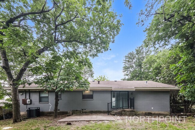 Building Photo - 3 BR/1BA | Newly Renovated Single Family Home | 1-Car Covered Parking | Shaded Yard!